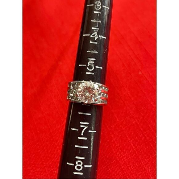 Silver Tone Cubic Zirconia Rhinestone Ring Size 6 - Picture 1 of 7